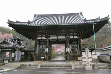 日本：石山寺（聖武天皇の勅願で創建）／滋賀県大津市
