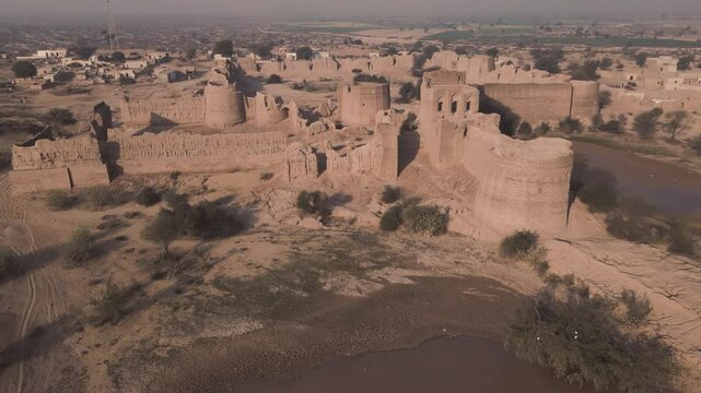Moj garh Fort.
Abandoned Moj Garh Fort in the Cholistan desert
near Bhawal Pur, Punjab, Pakistan
