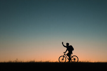 015-043-263-u8969375333_Silhouette_of_a_cyclist_waving_while_riding._--ar_bc3ade4d-c591-4570-a3db-0b9d0bb6f5de_2