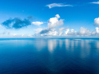 奄美大島凪の海、日本、珊瑚礁の島、ドローン撮影。