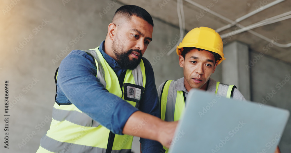 Fototapete man, laptop and architect at construction site with discussion, review and team for renovation proje