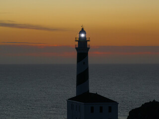 Faro de Favaritx al atardecer en la Isla de Menorca, Baleares