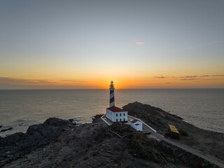 Faro de Favaritx al atardecer en la Isla de Menorca, Baleares