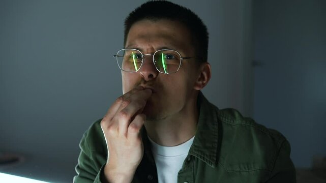 1111The Italian shows the supre and bellissimo gesture.
A young guy in glasses kisses his fingers and shows a bellissimo gesture