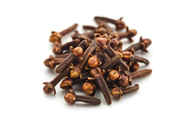 Obraz premium Pile of Aromatic Cloves on White Background Culinary Spice Ingredient Still Life