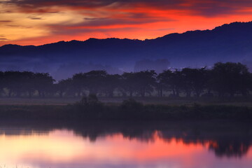 岩手県北上市　秋の北上川の風景