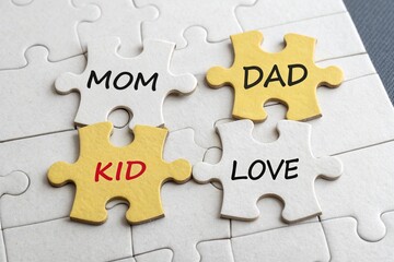 Obraz premium Family Puzzle Mom, Dad, Kid, Love Jigsaw Pieces
