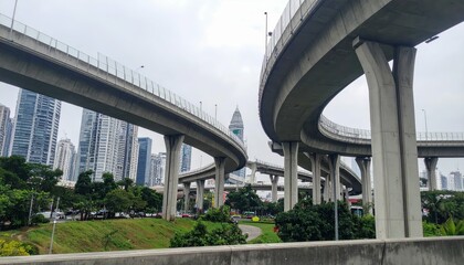 Obraz premium Modern Cityscape Featuring Interconnected Skybridges and Walkways