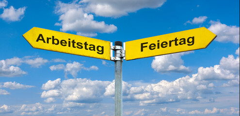 Zwei Wegweiser zeigen in unterschiedliche Richtungen mit der Aufschrift 