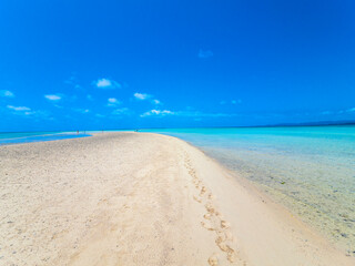 竹富島・コンドイ浜の「幻の浜」（沖縄県竹富町）