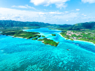 Fototapeta premium 石垣島・川平湾（沖縄県石垣市）