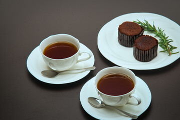おいしいコーヒー味の焼菓子とホットコーヒーで、贅沢なアフタヌーンティー