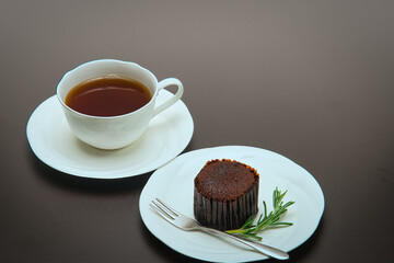 おいしいコーヒー味の焼菓子とホットコーヒーで、贅沢なアフタヌーンティー