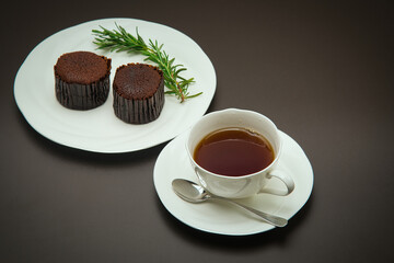 おいしいコーヒー味の焼菓子とホットコーヒーで、贅沢なアフタヌーンティー