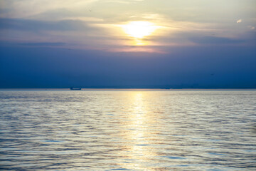 Obraz premium sunset over the sea in istanbul