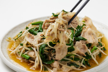 豚ニラもやし炒め