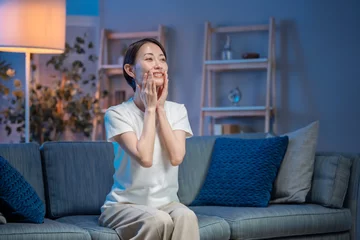 Zelfklevend Fotobehang 美容　女性　夜 © naka