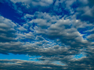 Fototapeta premium Witer blauer Wolkenhimmel