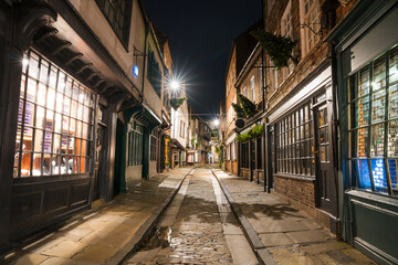 Fototapeta premium Shambles alley at night in York city. England