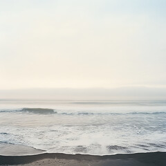 Obraz premium Massive sea waves rolling under sunny sky high resolution picture