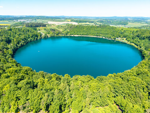 Das Pulvermaar bei Gillenfeld und Daun in der Vulkaneifel. &Uuml;berbleibsel der Vulkanaktivit&auml;ten in der Eifel.
