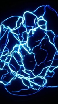 &Eacute;clairs bleus anim&eacute;s sur fond noir, impulsions &eacute;lectriques dynamiques et futuristes

