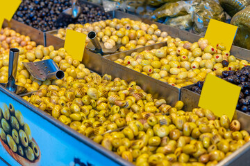 Yellow and green olives at the Istanbul market