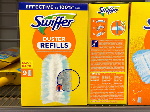 Swiffer duster refills pack with 100% dust capture for effective cleaning