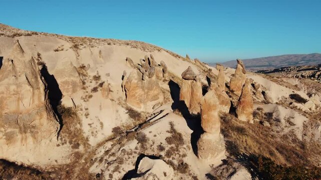 It showcases the unique fairy chimneys and volcanic rock formations of Devrent Valley in Cappadocia. Locals compare it to the fingers of a hand pointing upwards.