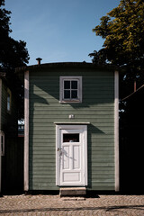 Kleine gr&uuml;ne H&uuml;tte in Schweden