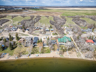 Small town with houses and a lake in the background