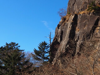 三ツ峠の崖