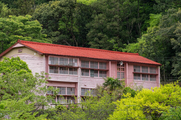 静岡県浜松市天竜区春野町の旧勝坂小学校