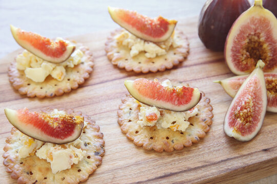 Cracker canapes with fresh fig and cream cheese