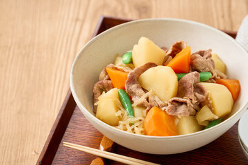 豚肉の肉じゃが｜日本の家庭料理の定番