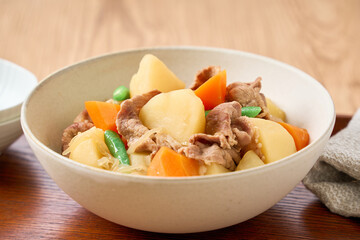 豚肉の肉じゃが｜日本の家庭料理の定番