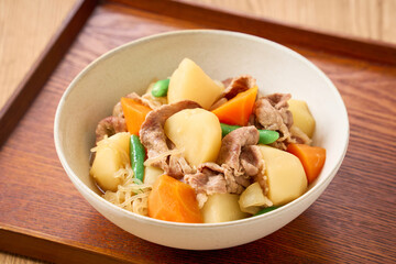 豚肉の肉じゃが｜日本の家庭料理の定番