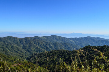 Obraz premium Distant Mountains and Forest with Trees and Sky in Northern Thailand.