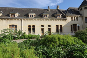 Gare ferroviaire, vue de l'extérieur, ville de Dreux, département de l'Eure et Loir, France