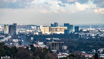 Obraz premium Majestic Cityscape Highlighting Natural and Artificial Light Contrast