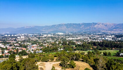 Obraz premium Expansive Cityscape Highlighting Suburban Areas and Residential Spread