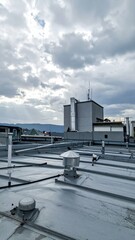 Obraz premium Rooftop View Under Cloudy Sky with Diffused Natural Light
