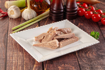 Canned tuna fish fillet pieces