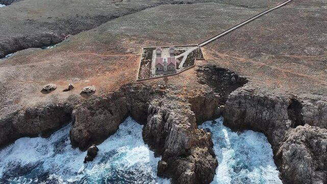 Faro de Punta Nati en la Isla de Menorca, Baleares