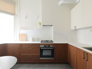 Explore Modern Kitchen Design Featuring Elegant Wooden Finishes and Exquisite Marble Accents