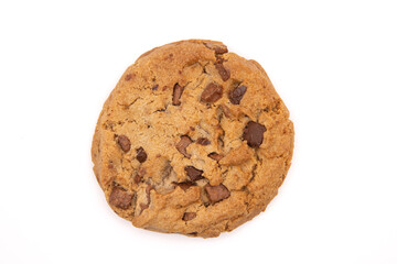 Cookie aux pépites de chocolat vue de dessus sur fond  blanc