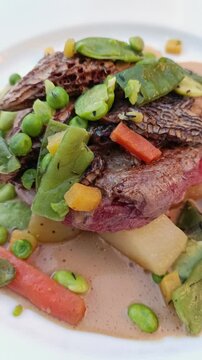 filet de boeuf aux morilles et petits l&eacute;gumes