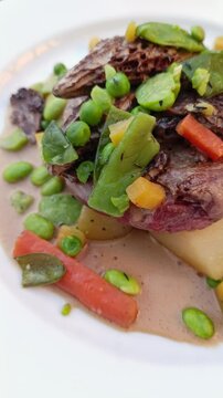 filet de boeuf aux morilles et petits l&eacute;gumes
