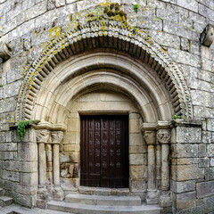 Fototapeta premium DETAIL OF THE ROMANESQUE CHURCH OF SANTIAGO IN ALLARIZ LOCATED IN THE OLD TOWN IN THE MAIN SQUARE