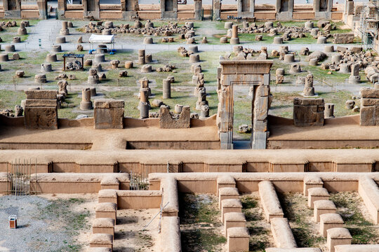 Ancient Splendor of Persepolis &ndash; The Majestic Ruins of Takht-e Jamshid